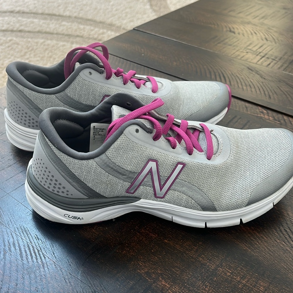 New Balance Comfort Pillow tennis shoes. Excellent condition.